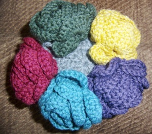 A bouquet of knit roses in wonderful colors 