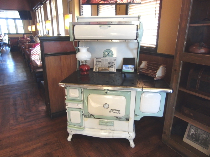 The ABC restaurant was a nice start of our day. I wanted to take this stove home. 